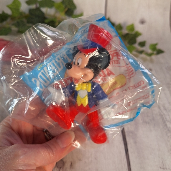 Vintage Disney McDonald's Happy Meal Toys: Mickey, Minnie, Goofy, Dale, Cpt Hook - Picture 4 of 7